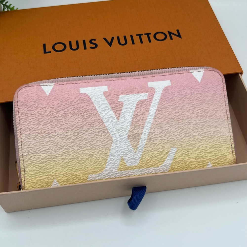 Louis Vuitton By The Pool Monogram Zippy Long Wallet❤️